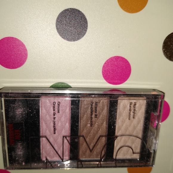1/$10 or 2/$15 all makeup NWT NYC EYE SHADOW - Picture 1 of 1